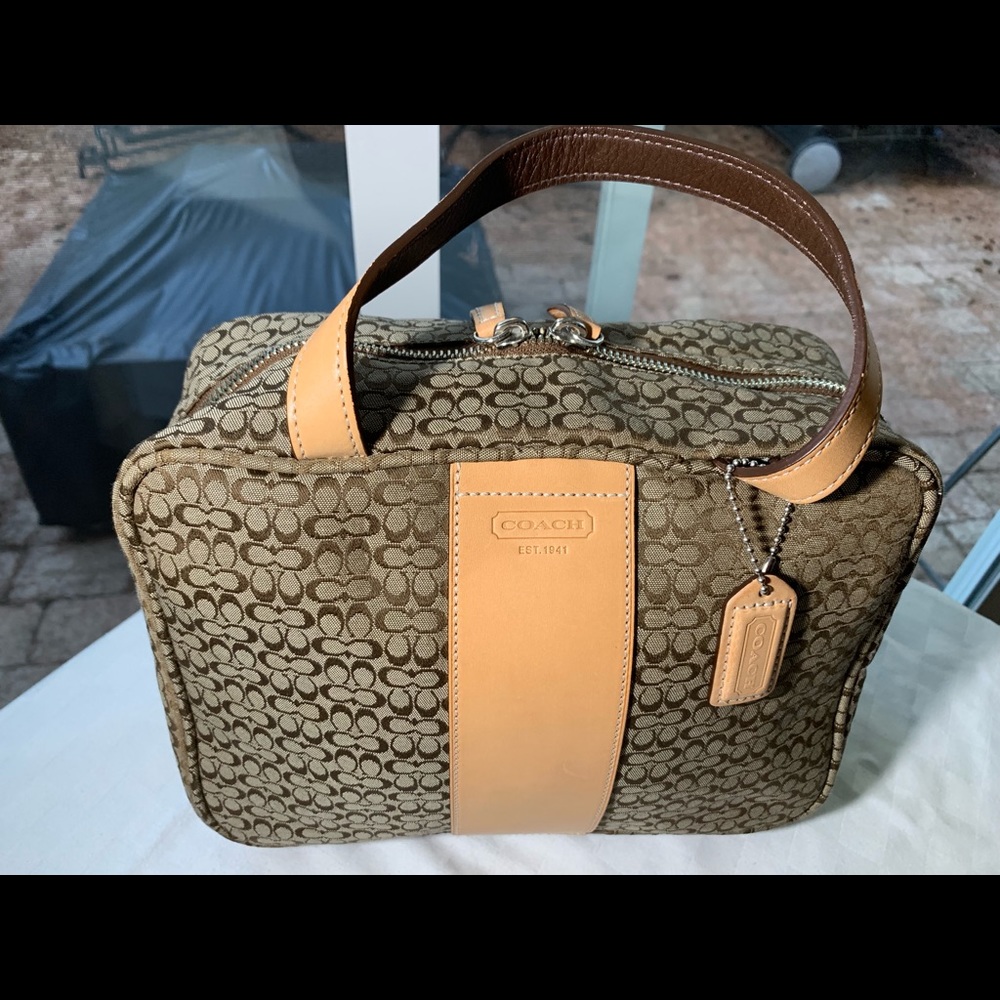 NWOT COACH TRAVEL / COSMETICS/ or PURSE TOP HANDLE